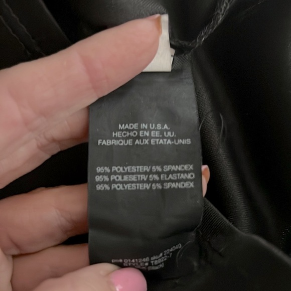 2B by Bebe Cut out Crop Top in a Sz S Cute! 🤩 - Picture 10 of 11